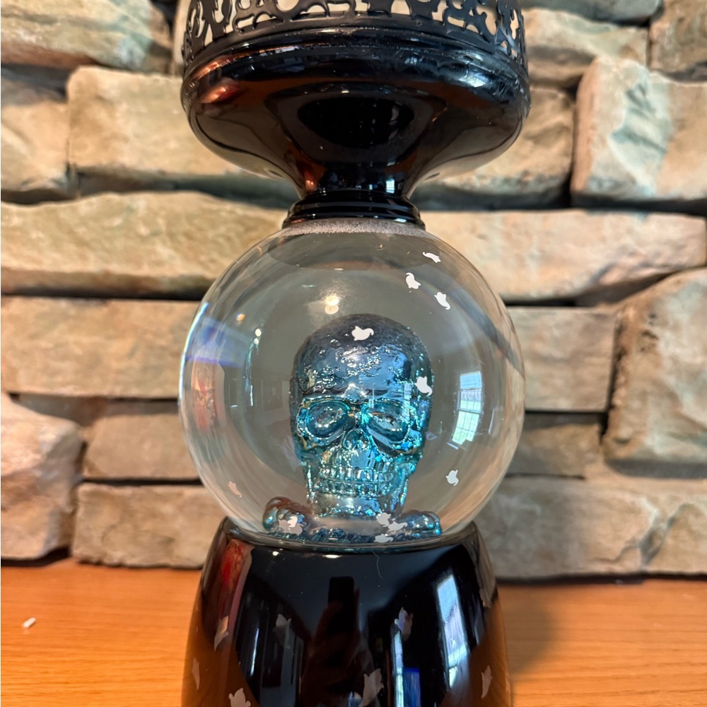 BATH AND BODY WORKS BLUE SKULL GLOBE 3- WICK CANDLE HOLDER